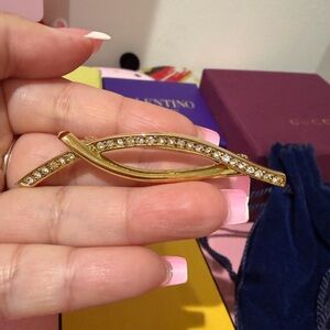 🎉GIVVY🎉 Givenchy Crystal brooch